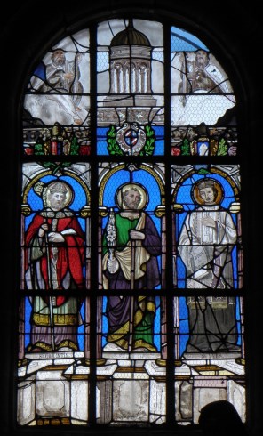 캥페르의 성 코렌티노와 성 요셉과 케르마르탱의 성 이보 헬로리_photo by GO69_in the Church of Saint-Herve in Lanhouarneau_France.jpg